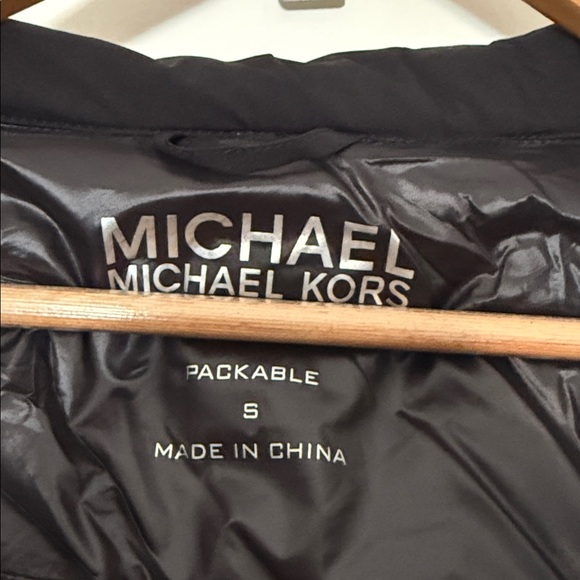 Michael Kors Women's Elegant Black Puffer Coat - Picture 2 of 6